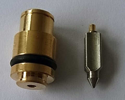 TOURMAX ZAWOREK IGLICOWY Z GNIAZDEM SUZUKI DR 125SE '94-96, GN 125 '82-97, GSX 600F Katana '88-96, GSX-R 750 '86-87, GSX-R 1100 