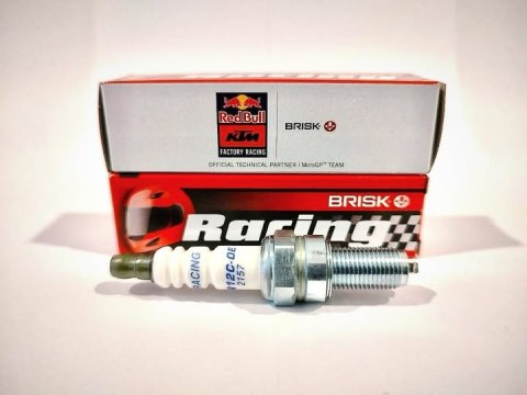 BRISK RACING ŚWIECA ZAPŁONOWA AR12C-OE KTM 65 SX '24 -, HUSQVARNA TC 65 '24-, GASGAS MC 65 '24-, (PIERWSZY MONTAŻ - OEM)