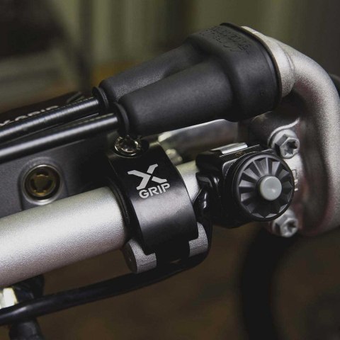 X-GRIP ZACISK ROTACYJNY (ZAPOBIEGA PĘKNIECIU MOCOWANIA) DO POMPY HAMYLCA I SPRZĘGŁA BRAKTEC HUSQVARNA, GASGAS KOLOR CZARNY