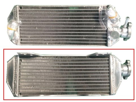 PSYCHIC CHŁODNICA SUZUKI DRZ 400S/SM '00-17 WZMOCNIONA O STANDARDOWEJ POJEMNOŚCI PRAWA (SZT.) (Z KORKIEM)