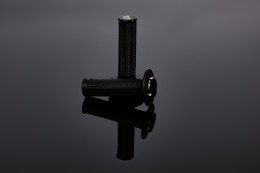 RENTHAL MANETKI MX R-WORKS LOCK-ON ULTRATACKY (TAPERED) KOLOR CZARNY RENTHAL