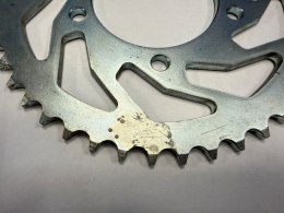 SUNSTAR ZĘBATKA TYLNA 828 44 SUZUKI SV 650 99-13 (JTR807.44) (ŁAŃC. 525) (82844JT) (PRZECENIONY DRUGI GATUNEK-PRZEBARWIENIE NA Z SUNSTAR