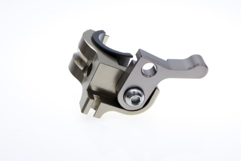 ACCEL CIEPŁE SSANIE (UCHWYT Z DŹWIGNIĄ) KOLOR TYTANOWY