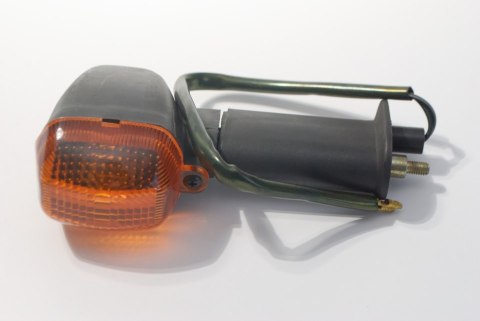 JR KIERUNKOWSKAZ YAMAHA YZF 600 96-02, FZS 600 FAZER 98-01, YZF 1000R1 98-01 PRAWY TYŁ