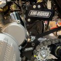 FM-PARTS OSŁONA WYSPRZĘGLIKA/SIŁOWNIKA SPRZĘGŁA KTM 250/300/350/450 '17-'23 KOLOR CZARNY