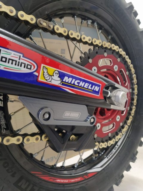 FM-PARTS OSŁONA WAHACZA KTM SX/EXC '12-'23; HUSQVARNA TE/FE '14-'23; GAS GAS EC '20-'23 KOLOR NIEBIESKI