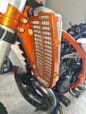 FM-PARTS OSŁONY CHŁODNICY (KRATKI) ALUMINIUM KTM/HUSQVARNA/GAS GAS '24 TBI KOLOR CZARNY