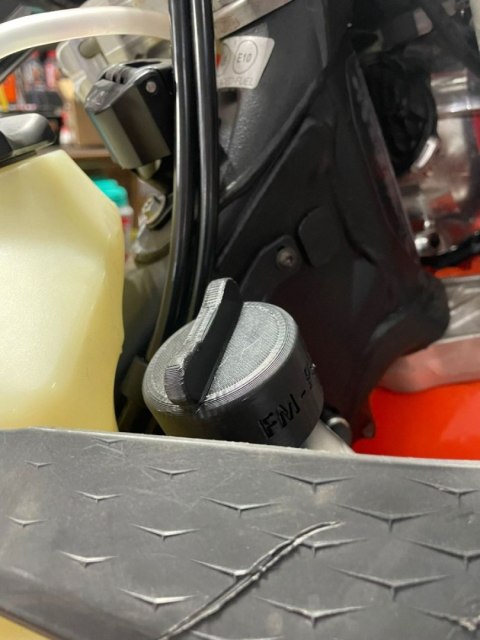 FM-PARTS NARZĘDZIE DO ODKRECANIA KORKA CHŁODNICY KTM / HUSQVARNA / GAS GAS '24